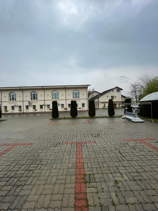 Hotel Parc Tecuci Exterior foto